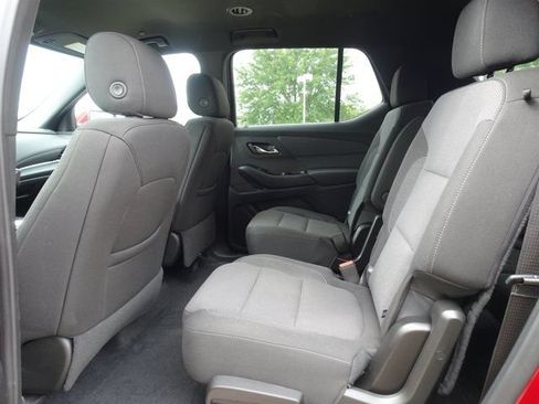 Used 2023 Chevrolet Traverse LT FWD image 16