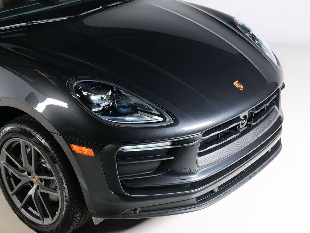 Certified 2026 Porsche Macan AWD/4WD image 26