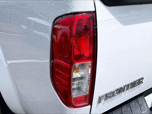 Used 2018 Nissan Frontier SV RWD image 29