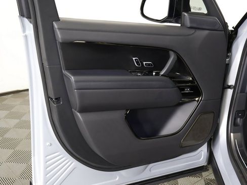 Used 2023 Land Rover Range Rover SV image 28