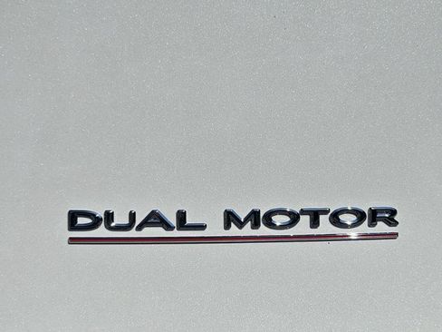 Used 2023 Tesla Model Y Performance AWD/4WD image 31