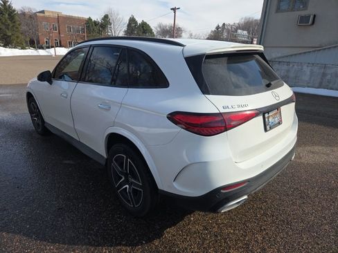 Used 2023 Mercedes-Benz GLC 300 4MATIC image 4