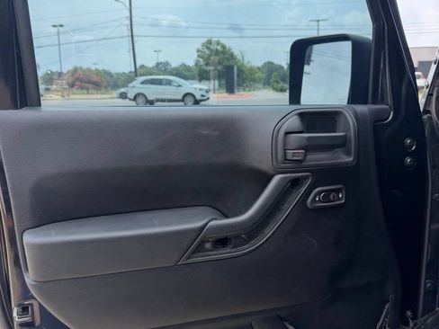 Used 2013 Jeep Wrangler Unlimited Rubicon w/ Connectivity Group AWD/4WD image 11