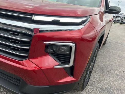 New 2026 Chevrolet Traverse LT w/ Sun and Wheel Package FWD image 9