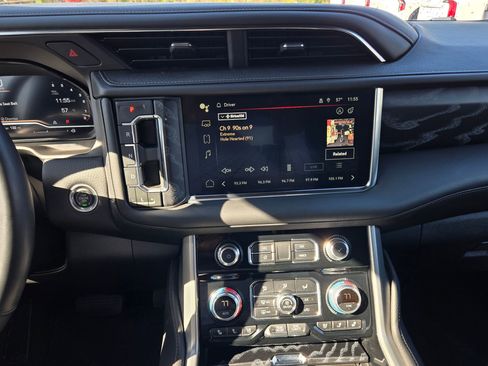 Used 2023 GMC Yukon Denali image 15