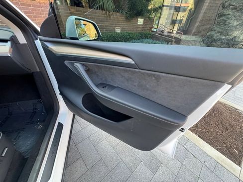 Used 2023 Tesla Model Y AWD image 21