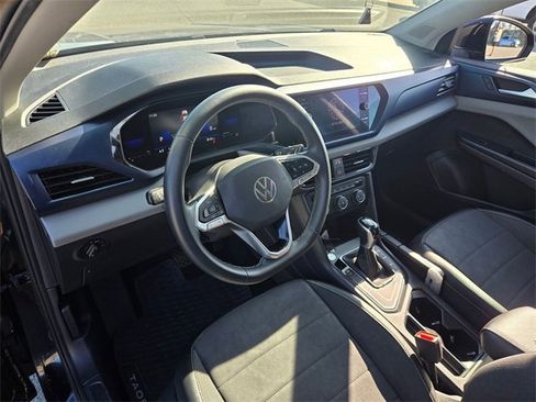 Used 2022 Volkswagen Taos SE w/ Panoramic Sunroof Package image 9