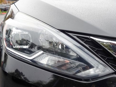 Used 2019 Nissan Sentra SR image 3