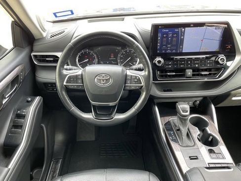 Used 2022 Toyota Highlander Platinum image 15