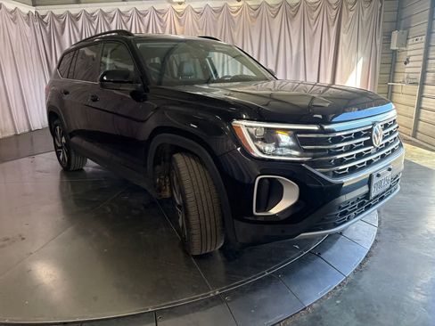 Used 2026 Volkswagen Atlas SE AWD/4WD image 3