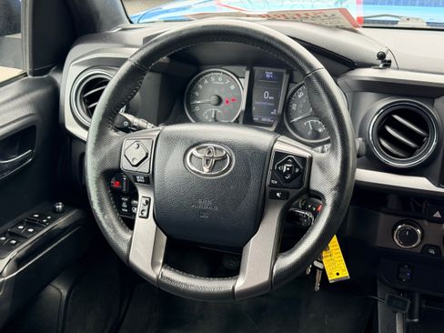 Used 2017 Toyota Tacoma TRD Off-Road w/ Tow Package AWD/4WD image 16