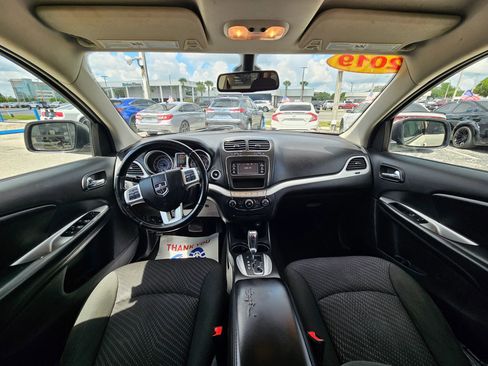 Used 2019 Dodge Journey SE w/ Connectivity Group FWD image 17