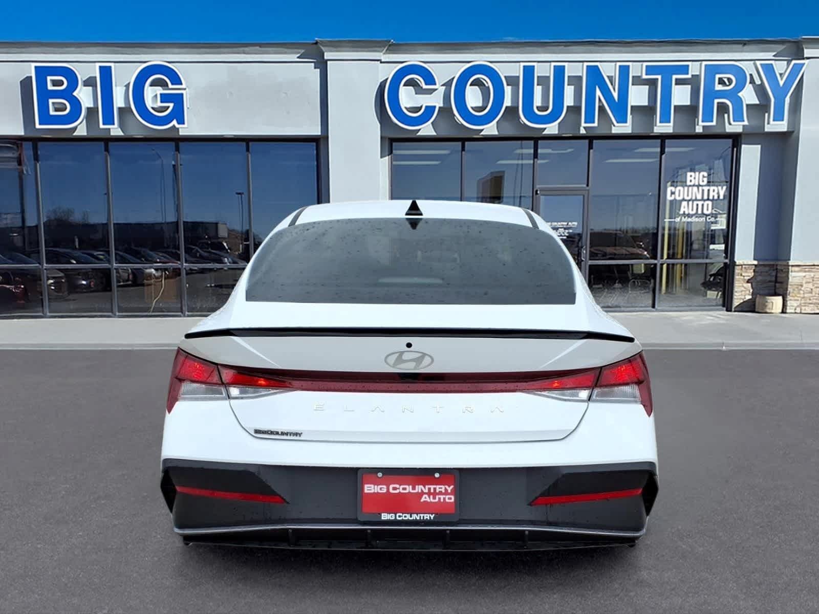 Used 2025 Hyundai Elantra Sport FWD image 6
