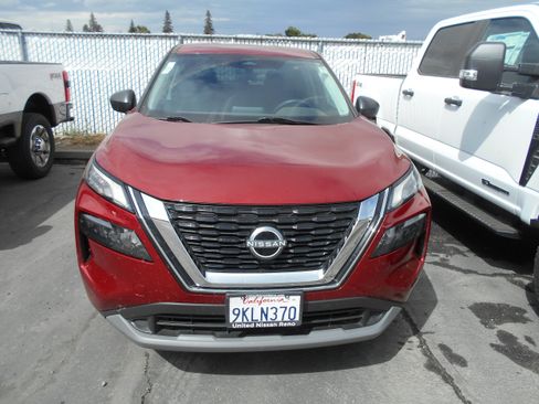 Used 2023 Nissan Rogue S AWD/4WD image 2