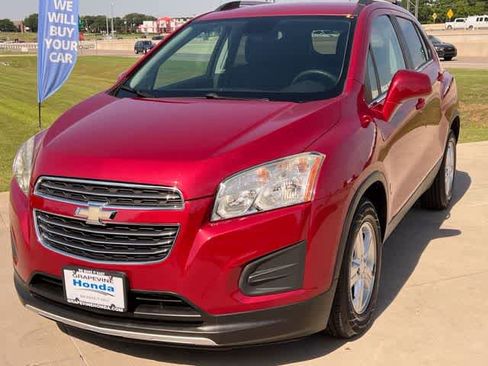 Used 2015 Chevrolet Trax LT FWD image 2