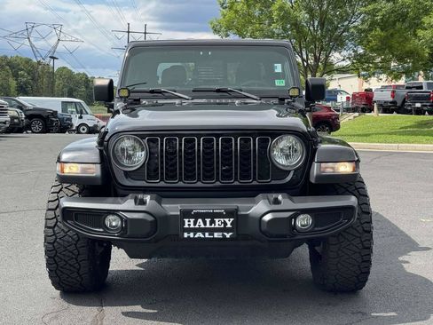 Used 2024 Jeep Gladiator Sport AWD/4WD image 25