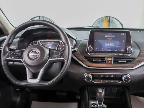 Used 2024 Nissan Altima 2.5 SV FWD image 17