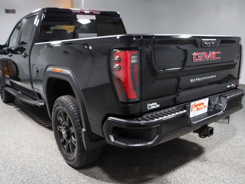 Used 2024 GMC Sierra 2500 AT4 w/ AT4 Premium Plus Package AWD/4WD image 9