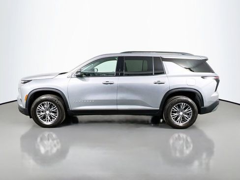 Used 2025 Chevrolet Traverse LT image 8