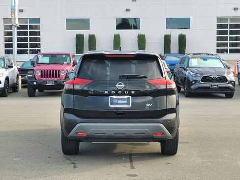 Used 2023 Nissan Rogue SV image 6
