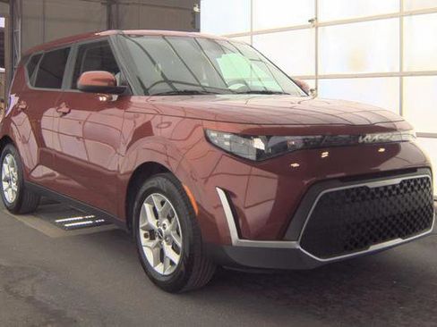 Used 2024 Kia Soul LX w/ Option Group 015 FWD image 3
