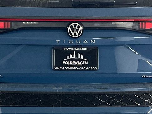 Certified 2025 Volkswagen Tiguan SEL R-Line image 34