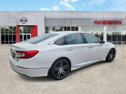 Used 2021 Honda Accord Touring image 2