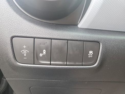 Used 2018 Hyundai Kona SEL image 18