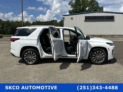 Used 2023 Chevrolet Traverse Premier w/ LPO, Cargo Package image 33