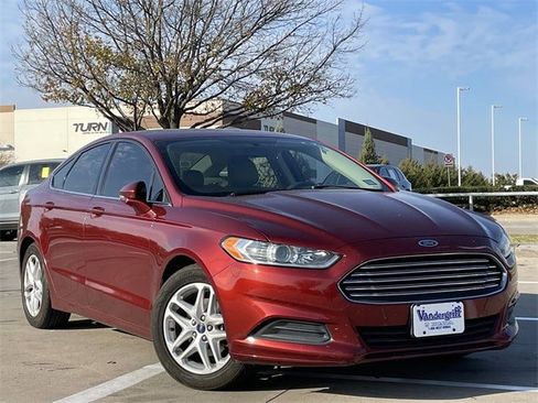 Used 2014 Ford Fusion SE image 2