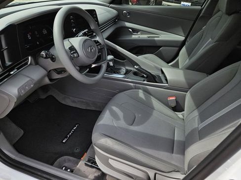 New 2026 Hyundai Elantra SE image 12