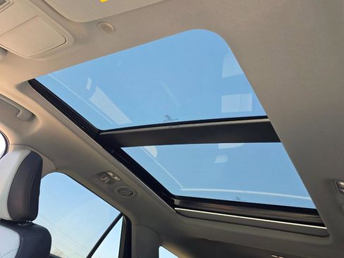 Used 2021 Ford Explorer XLT w/ Equipment Group 202A image 3