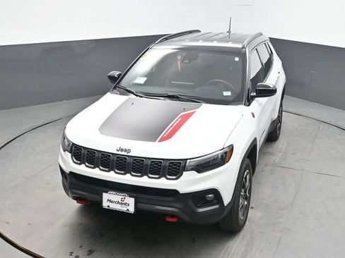 Used 2025 Jeep Compass Trailhawk AWD/4WD image 26