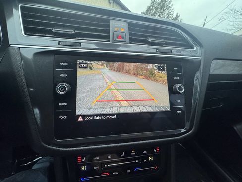 Used 2024 Volkswagen Tiguan SE AWD/4WD image 28