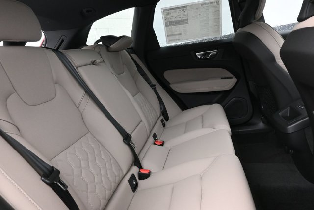 New 2026 Volvo XC60 B5 Plus w/ Protection Package Premier AWD/4WD image 32