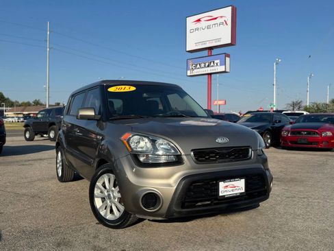 Used 2013 Kia Soul EV image 1
