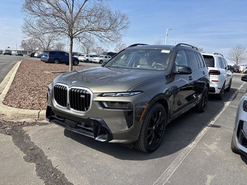 Used 2026 BMW X7 M60i image 9