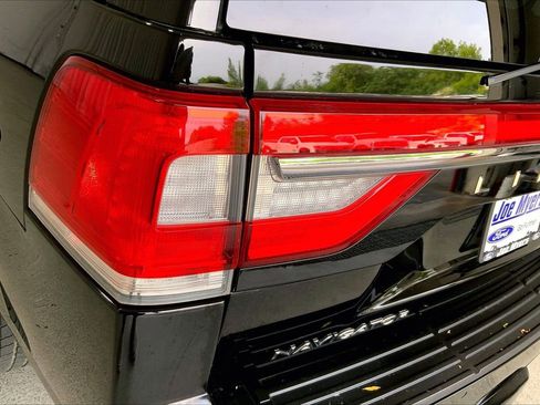 Used 2017 Lincoln Navigator Select RWD image 28