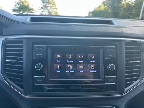 Used 2020 Volkswagen Atlas Cross Sport S image 12