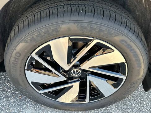 New 2025 Volkswagen Atlas SEL image 6