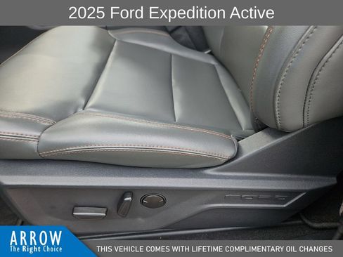 Used 2025 Ford Expedition Active AWD/4WD image 23
