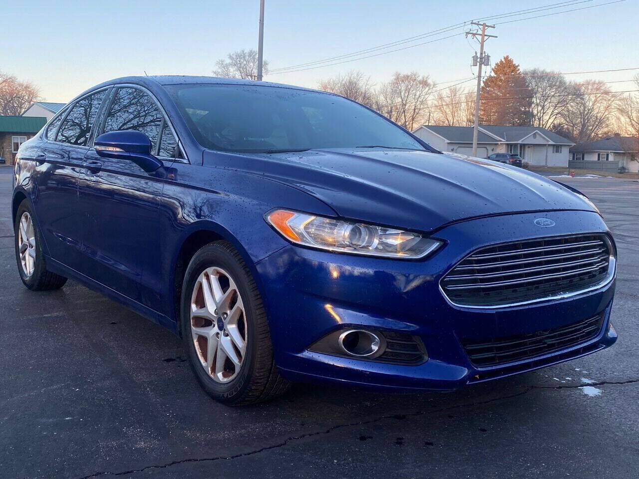 Used 2015 Ford Fusion SE w/ Equipment Group 202A FWD image 3