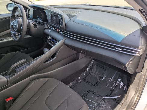 Used 2023 Hyundai Elantra SEL FWD image 12