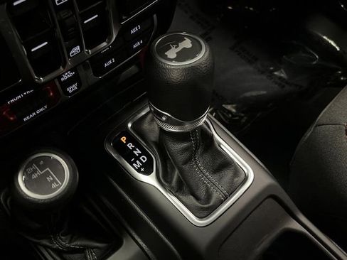 Used 2024 Jeep Wrangler Unlimited Rubicon image 18