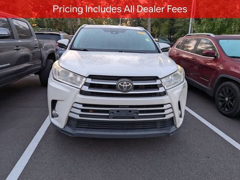 Used 2017 Toyota Highlander XLE FWD image 2