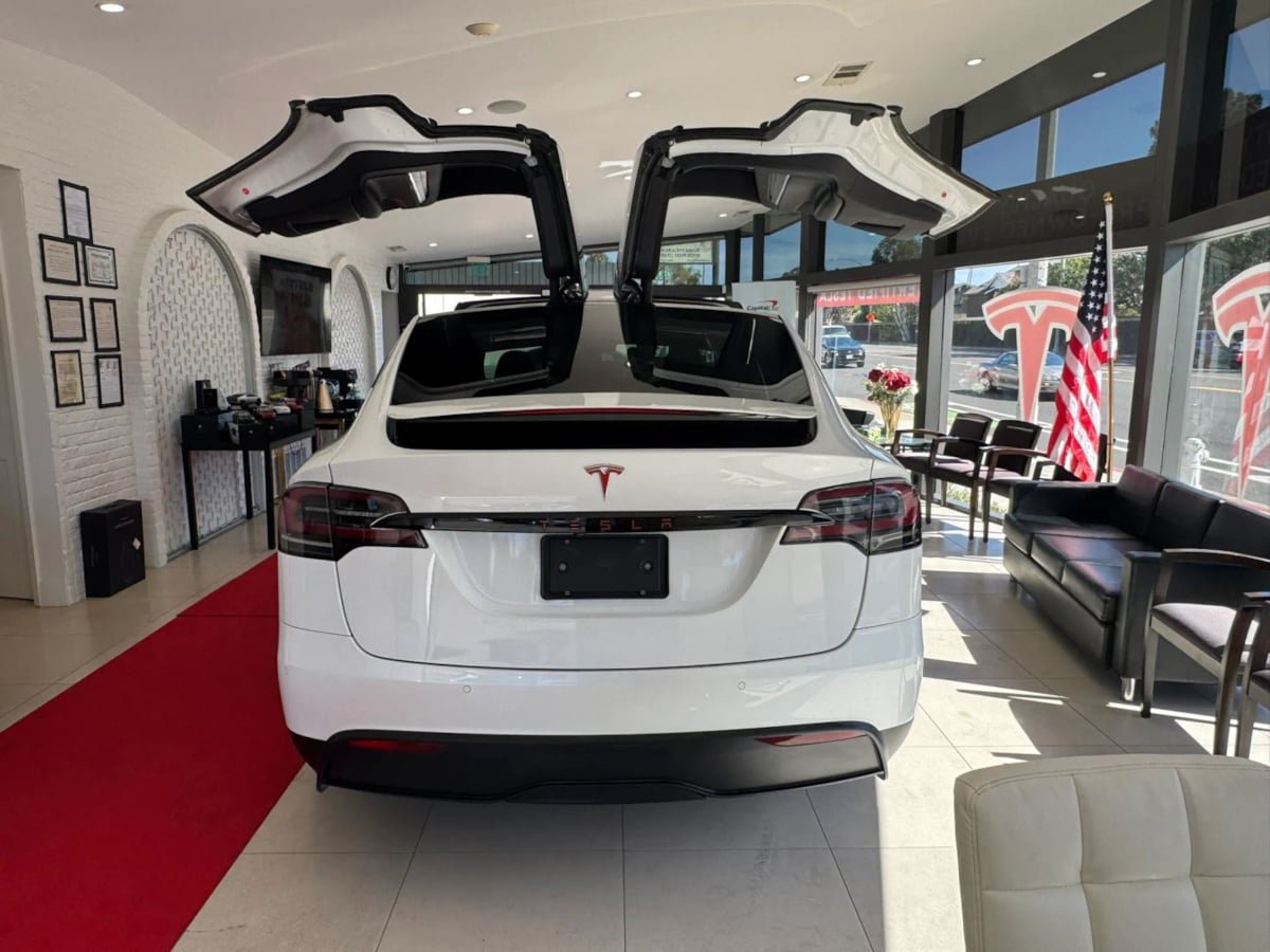 Used 2022 Tesla Model X AWD/4WD image 6