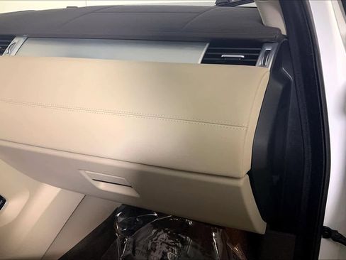 Used 2017 Land Rover Range Rover Evoque SE Premium image 18