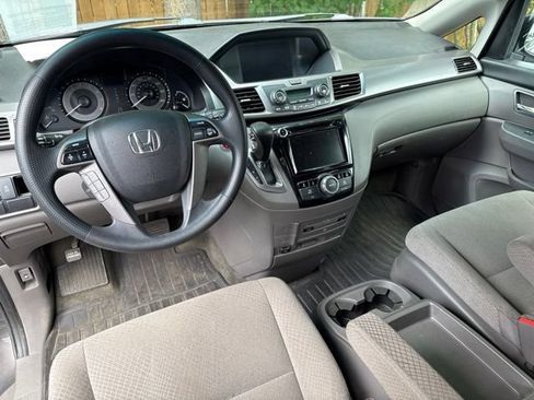 Used 2017 Honda Odyssey SE image 5