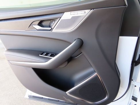 Used 2025 Jaguar F-PACE R-Dynamic S image 48