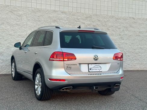 Used 2012 Volkswagen Touareg Sport image 8
